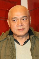 白骐（申军谊饰演）