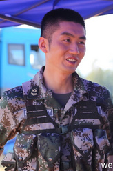 赵忠宝（何达饰演）