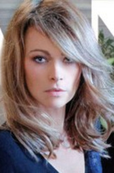 乔安娜·帕库拉剧照