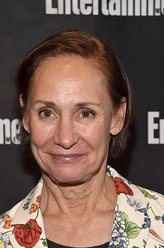 Mary Cooper（劳里·梅特卡夫饰演）