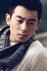 韩春明（朱亚文饰演）