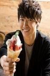 崔祐英（尹相铉饰演）