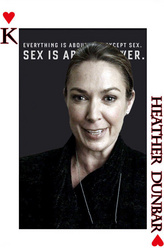 海瑟·邓巴（伊丽莎白·玛维尔饰演）