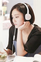 晓玲（秦语饰演）