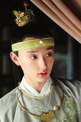 少年贾宝玉（于小彤饰演）