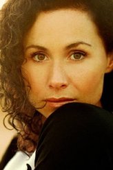 明妮·德里弗剧照