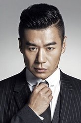 雷老虎（赵龙豪饰演）