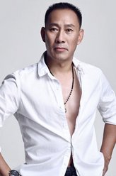 李铁生（吴京安饰演）