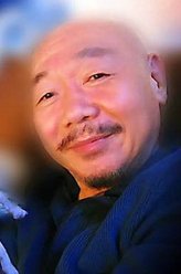 莫老九（顾宝明饰演）