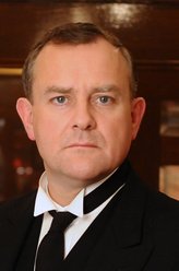 休·博内威利（休·博内威利饰演）