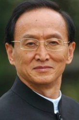 朗震松（舒耀瑄饰演）