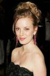 萨拉·波莉剧照