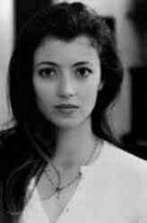 米娅·萨拉（米娅·萨拉饰演）