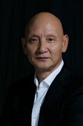 尹嘉川（杜玉明饰演）