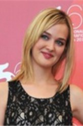 Sally McCullough（杰丝·威克斯勒饰演）