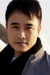 周旭山（施羽饰演）