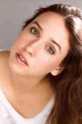 Sarah Sutherland（Sarah Sutherland饰演）