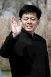 夏风（何政军饰演）