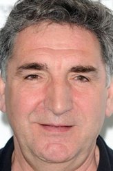 Charles Carson（吉姆·卡特饰演）