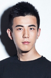 余皓（李川饰演）