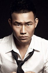 徐啸天（谢孟伟饰演）