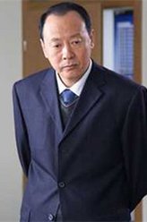 大背头（侯天来饰演）