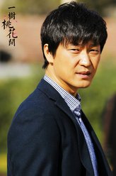 罗耀辉（李泓良饰演）