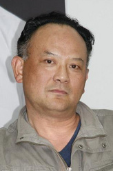 李天仇（周国宾饰演）