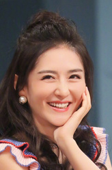 谭辛（谢娜饰演）