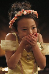 莉莉·塔克-普里切特（奥布里·安德森-埃蒙斯饰演）