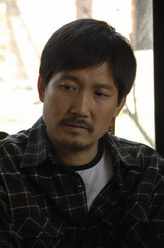 张一男（李崇霄饰演）