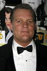 US Marshal Anderson（布莱恩·黑利饰演）