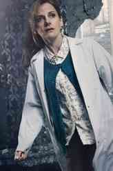 茉莉·琥珀（露·布瑞丽饰演）