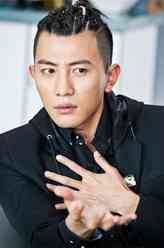 郝小建（大左饰演）