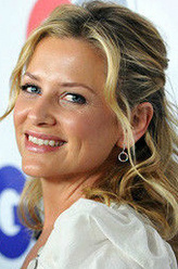 亚利桑那·罗伯森（杰西卡·卡普肖饰演）