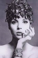 爱尔莎·玛蒂妮利剧照