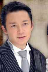 启明（潘粤明饰演）