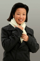 邓颖超（黄薇饰演）