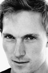 萨姆·霍尔（萨姆·霍尔饰演）