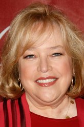 莫莉·布朗（凯西·贝茨饰演）