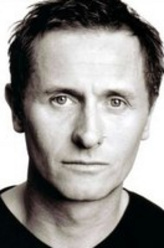 Bruce Ismay（乔纳森·菲利普斯饰演）