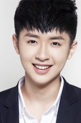 少年小良（张逸杰饰演）