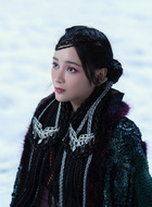 卿瑶（王一菲饰演）